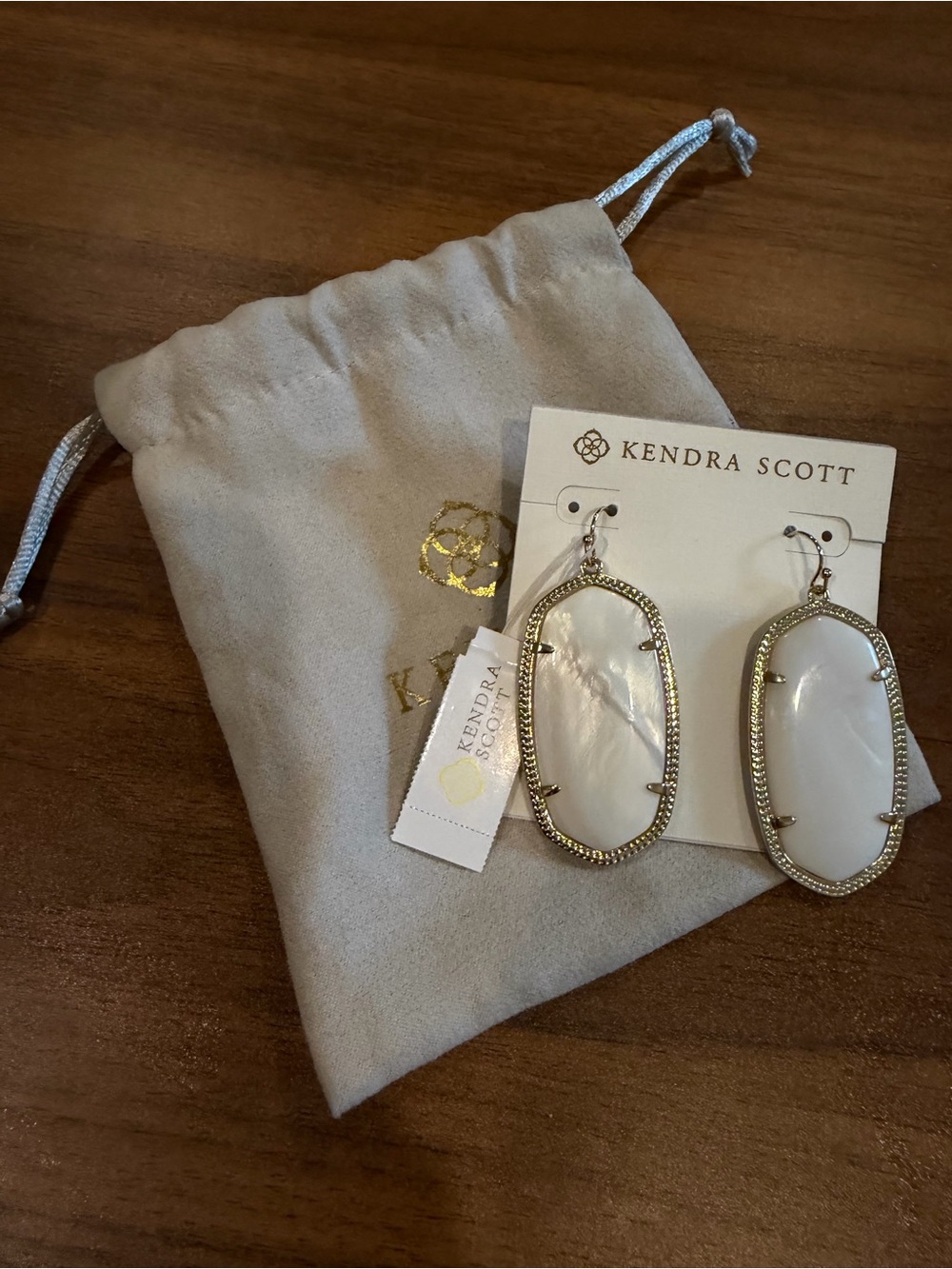 NWT Kendra Scott Gold and White Oval Drop Earrings - Picture 2 of 2